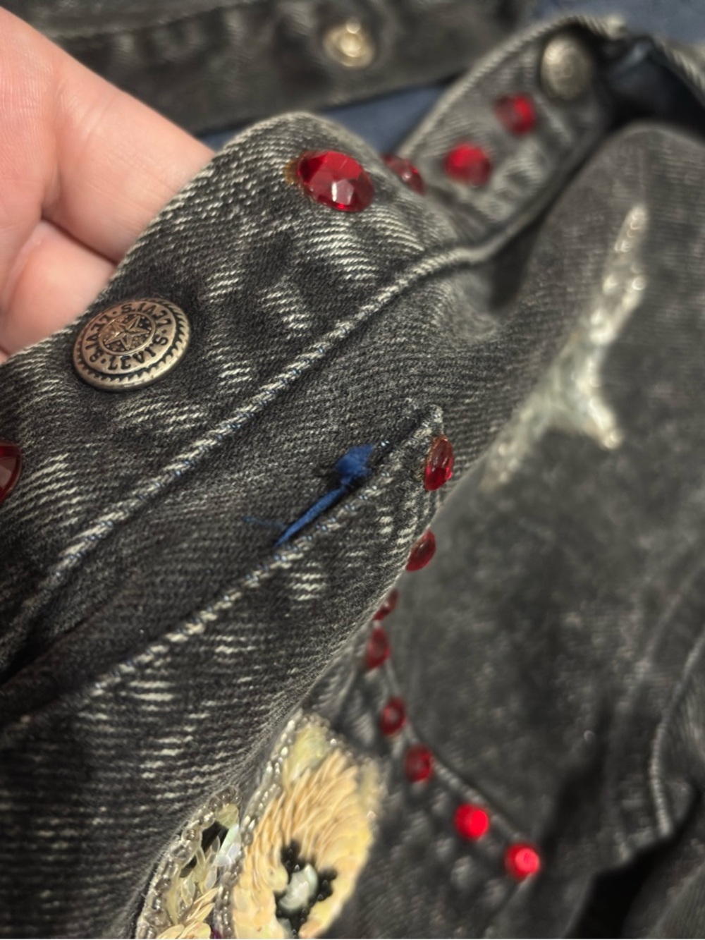 Levi’s Vintage 90s Kids Jean Jacket Black Acid Wash Size 4T Sparkly Star Patches - Picture 8 of 9